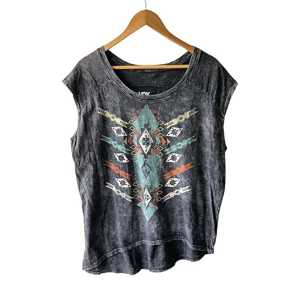 𝅺vox Populi Size L Gray Southwestern Aztec Angled Hem Stonewashed T Shirt